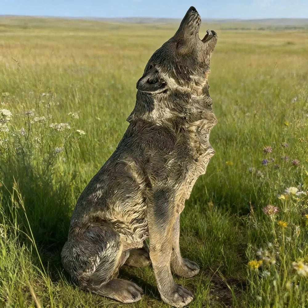 Simulated Howling Wolf Resin Garden Statue Indoor Outdoor Courtyard Ornament